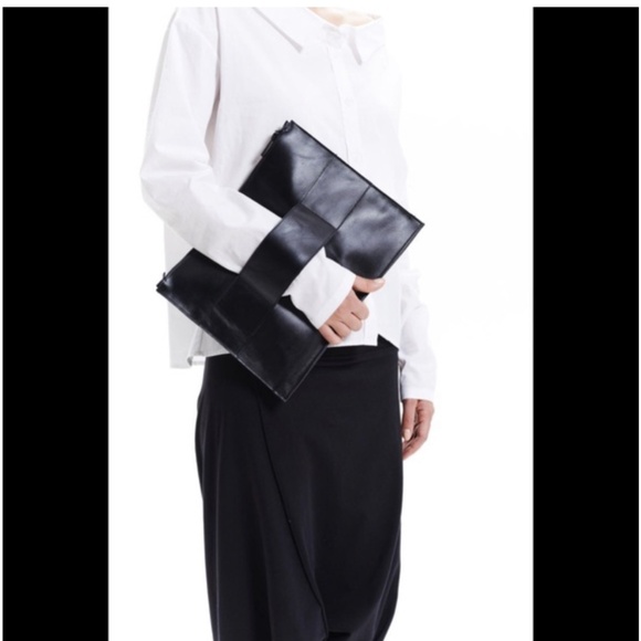 BLACK LEATHER LAPTOP ZIPPERED ENVELOPE/SLEEVE/CLUTCH - FITS 13" LAPTOP - NWOT - Picture 2 of 13